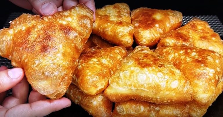 Бабушка подсказала вкусный рецепт: пирожки с картошкой за 15 минут. Просто: кефир и 1 яйцо
