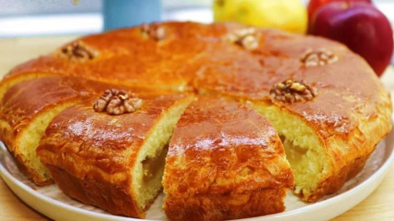 Яблочный пирог из пухового сдобного теста, который тает во рту!