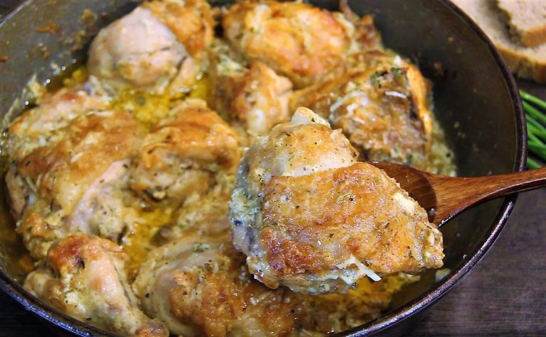 Это так просто, но так вкусно и готовится очень быстро! Курица в молочном соусе с чесноком на сковороде