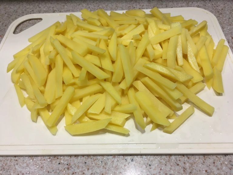 Так делать нельзя! Всю жизнь мыла картошку, нарезала и сразу жарила