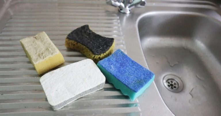 Убрала все поролоновые губки и больше их не покупаю. Заменила их на более удобные и бесплатные. Гениальная идея для кухни