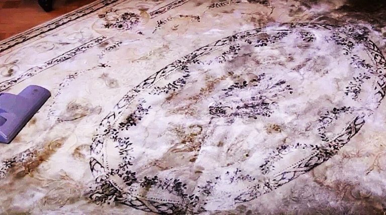 Случайно увидела, как соседка чистит ковер сухим методом. Попробовала – понравилось. Чистый ковер просто и быстро