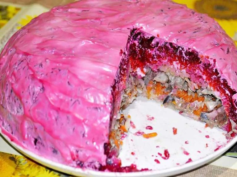 Как правильно чередовать слои в «Селедке под шубой»: самый верный рецепт