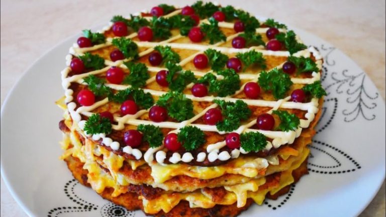 Вкуснейший закусочный торт на праздники – Понравится всем!