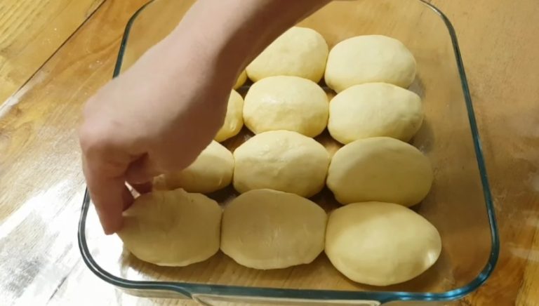 Свекровь повар в детском саду, научила меня печь мягкие как пух, ароматные булочки!