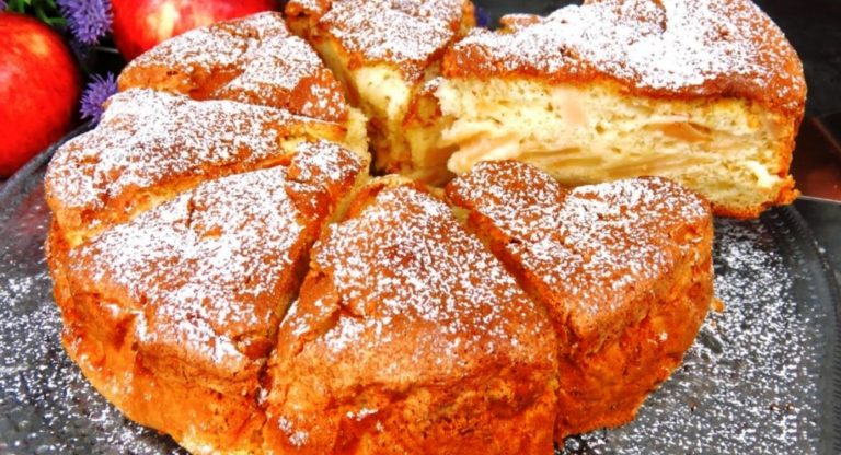 Тающий пирог с яблоками за 15 минут. Быстрая шарлотка