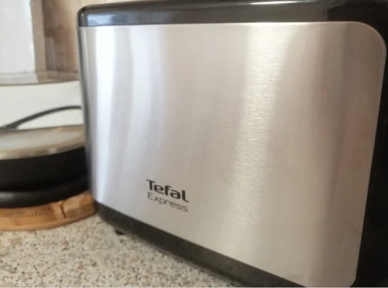 До блеска отмываю всю кухню, ванную комнату и отбеливаю белье, решаю все проблемы одним средством!