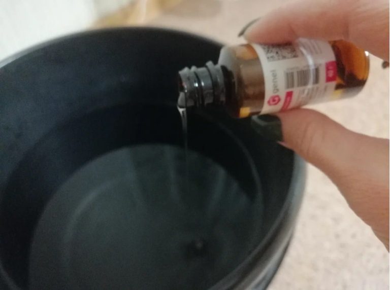 Подруга подсказала лучшее средство для мытья пола: он блестит как новый и в квартире пахнет свежестью