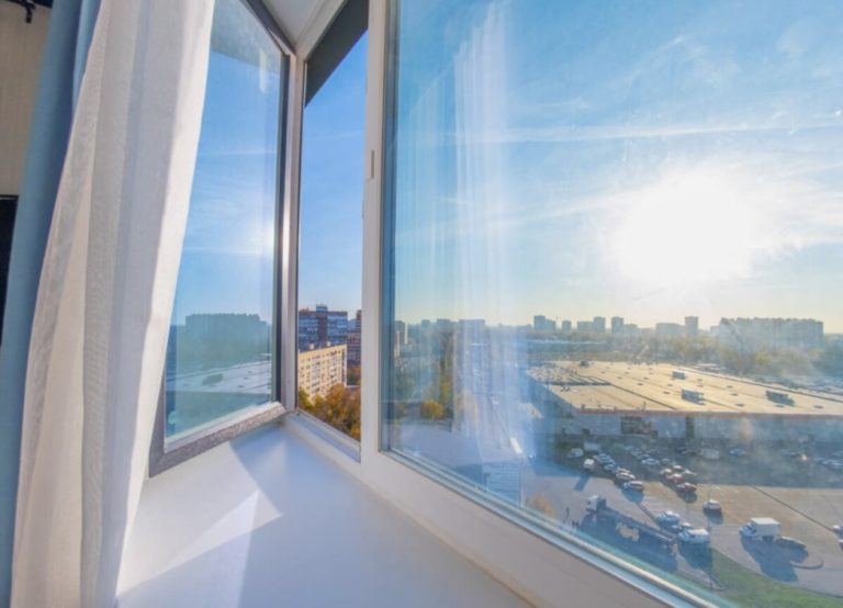 Просто заварила чай покрепче и вымыла окна в доме за 7 минут. Стекла такими «кристально прозрачными» давно еще не были