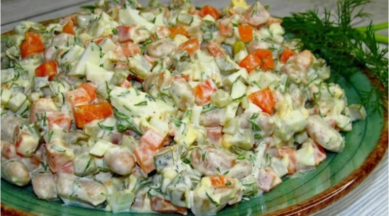 Необычный салат за считанные минуты, настолько вкусный, что на столе не остаётся