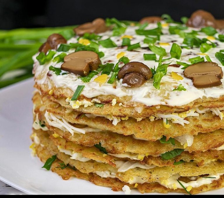 Блинный торт в качестве закуски – это удивительно просто и вкусно! Пальчики оближешь!