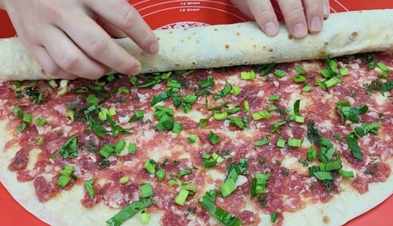 Беру фарш и лаваш. Вкусный обед или ужин готовлю очень быстро: вся семья в восторге!