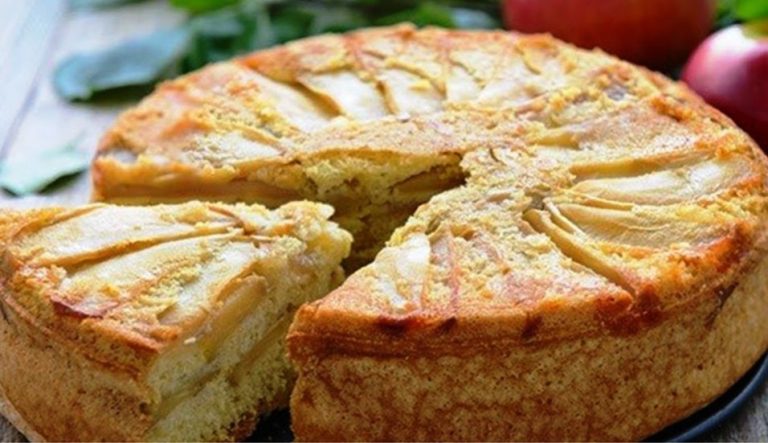 Воздушная шарлотка, которая никогда не осядет. Получается с первого раза!