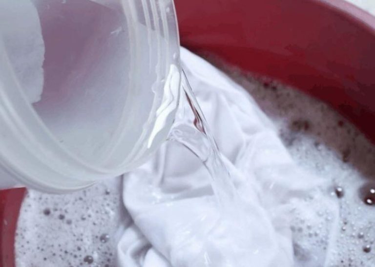 За 30 минут отбелила все белые вещи в доме без единой капли отбеливателя. Делюсь сразу 5-ми самыми действенными хитростями!