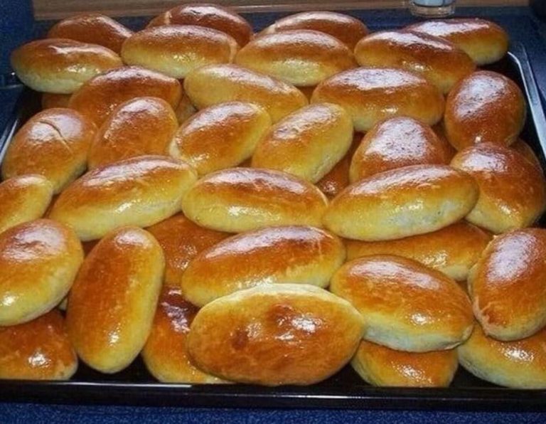 ​​Домашние пирожки с яблоком