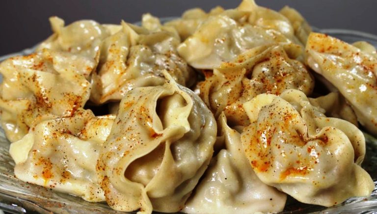 Сочные и вкусные манты: как приготовить идеальное тесто для них!