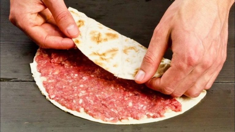 Возьмите мясной фарш и просто намажьте на лаваш – Вкуснятина за считанные минуты!