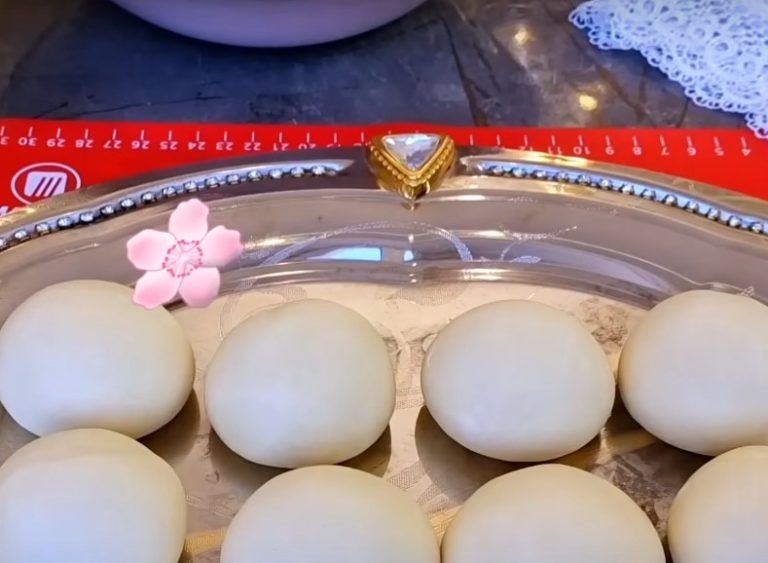 Мука и кипяток, я не успеваю их готовить. Лучше чем пицца и чебуреки: быстро и вкусно на сковороде