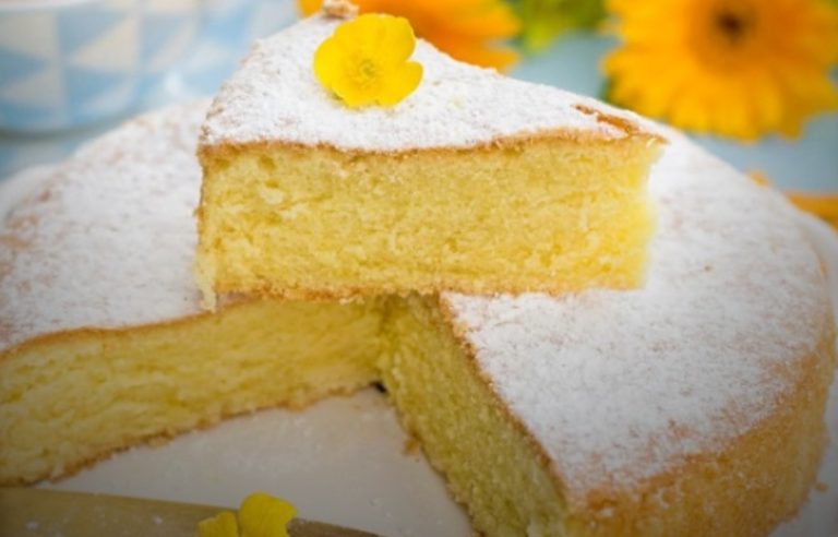 Вкусный, пышный, пористый, воздушный этот бисквит всегда получается, а готовится очень просто и быстро!