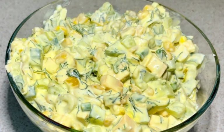 Рецепт нового салата. Эти продукты всегда есть в холодильнике: вкусно, сытно и быстро!