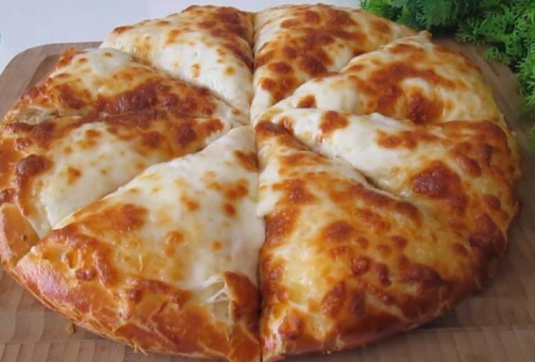 Быстрый и вкусный пирог-пицца с мясом на завтрак: будете делать каждый день!