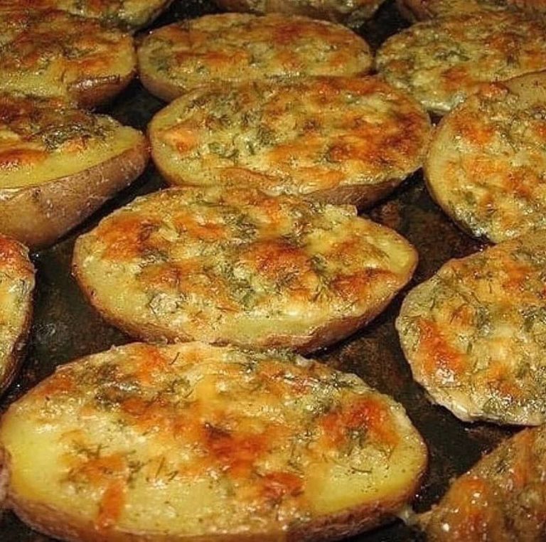 Чесночный картофель! Вкуснейшая картошечка получается по этому рецепту.