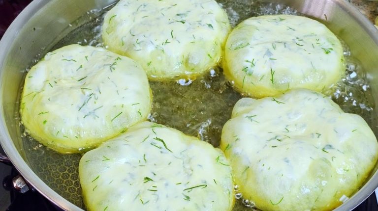 Возьмите кефир и картофель. Готовлю за 15 минут вкуснятину к чаю: даже свекровь похвалила за этот рецепт.