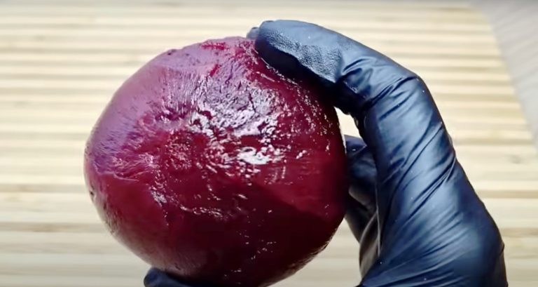 Боже, как вкусно. Подсели с мужем на этот салат: просто натрите свёклу!