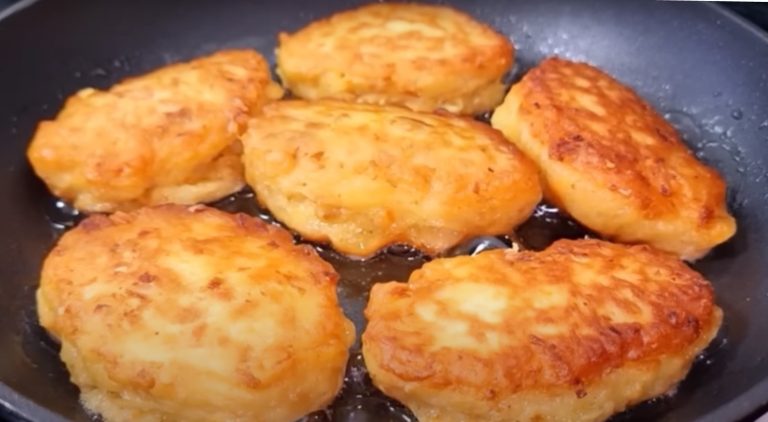 Просто смешиваю капусту с кефиром. Еврейские драники — вкуснее в жизни не ела!