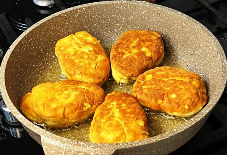 Яйцо, яблоко и 3 стакана муки. За 10 минут получается целая гора вкуснятины: готовлю на завтрак!