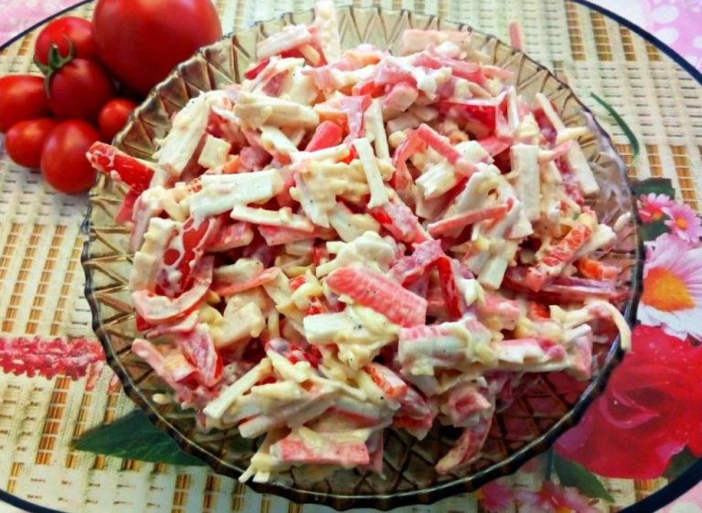 «Крабовый салат по-новому». Попробовала у подруги и не смогла оторваться. Теперь готовлю его всегда!