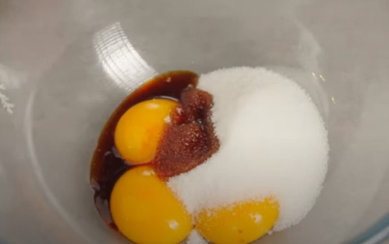 вес яйца куриного вареного вкрутую без скорлупы. вес 1 белка куриного яйца с1. масса куриного яйца 60 г. вес 1 яйца куриного вареного. яйцо 1 категория вес.