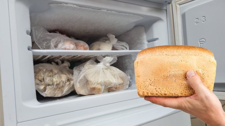 Зачем опытные хозяйки ставят хлеб в морозилку? Теперь будете всегда так делать!