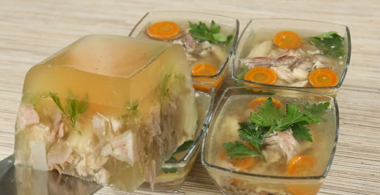 Как сделать холодец прозрачным: опытные хозяйки поделились секретом!