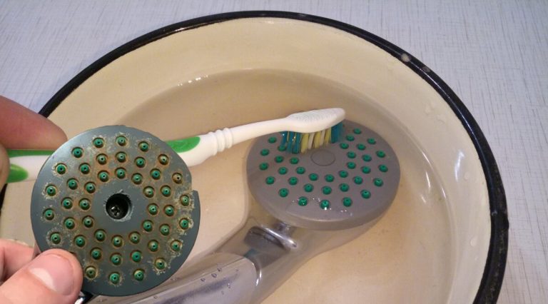 Чем почистить лейку от душа, чтобы от налета не осталось и следа. Хозяйке на заметку