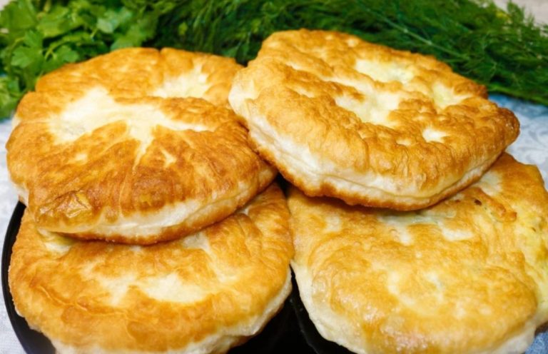 Воздушное тесто для пирожков, как на рынке. Рецепт по всем правилам: сочетается с разными видами начинок!