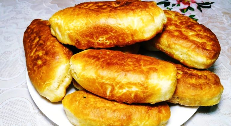Пышные пирожки: забытый старый мамин рецепт. Тесто тает во рту — без дрожжей!