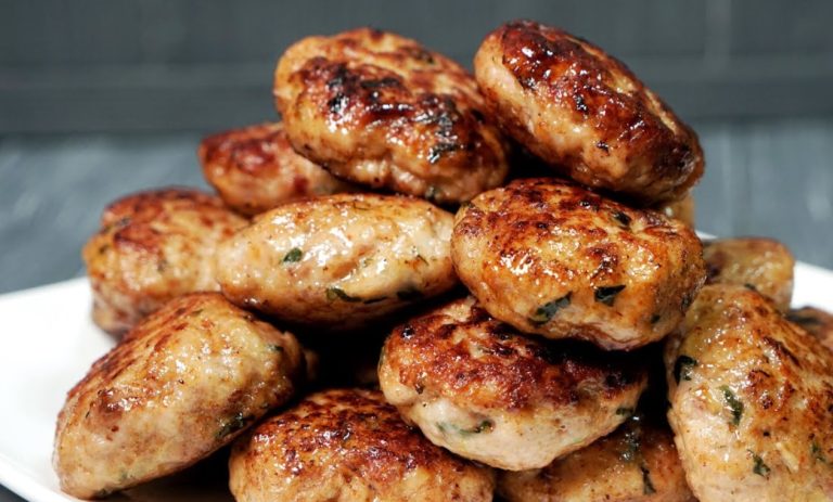 Гора котлет за копейки, хватит на неделю, только гарниры меняй. Сочные и пышные котлеты!