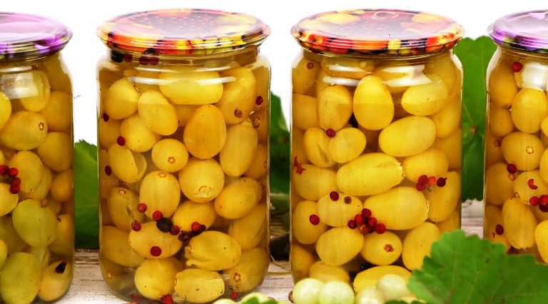 Маринованный виноград на зиму в пряной кисло-сладкой заливке. Отличная праздничная закуска!