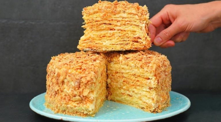 Идеальный торт Наполеон получается по этому рецепту. Очень вкусный крем и слоистые коржи!