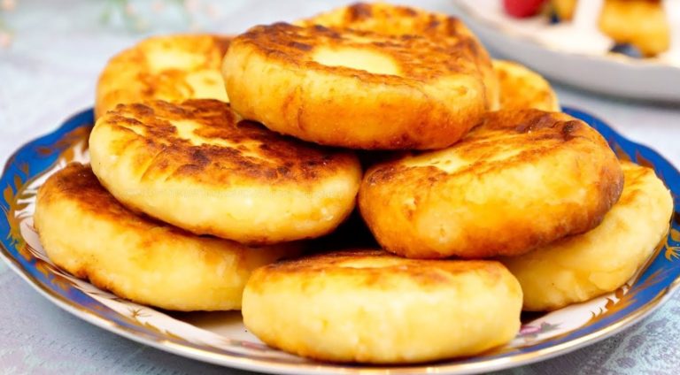 Самые вкусные сырники на сковороде. Простой рецепт: тесто без капли муки!