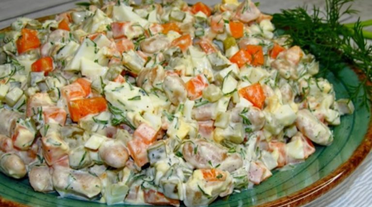 Салат за 5 минут. Настолько вкусный, что на столе не остается. Такой можно и каждый день!