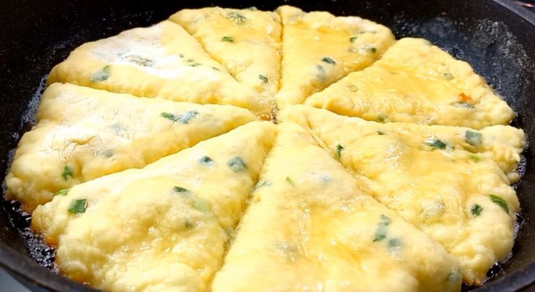 Хоть жарь хоть пеки: минутная вкуснота из кефире. Ароматные лепёшки!