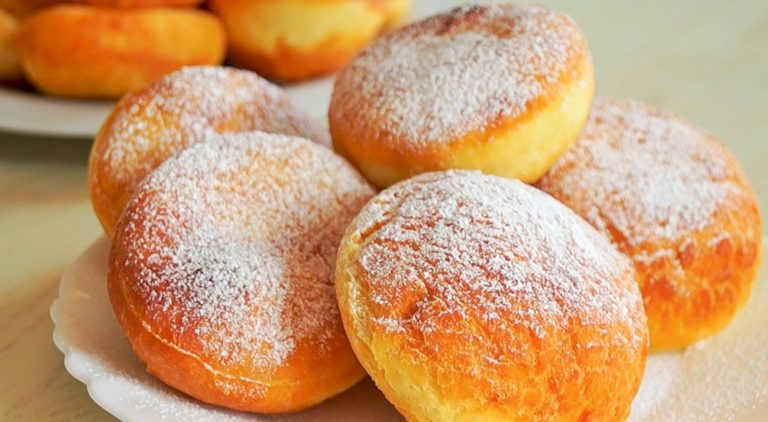 Воздушные пончики за 15 минут. Рецептом поделилась продавщица из кафе!