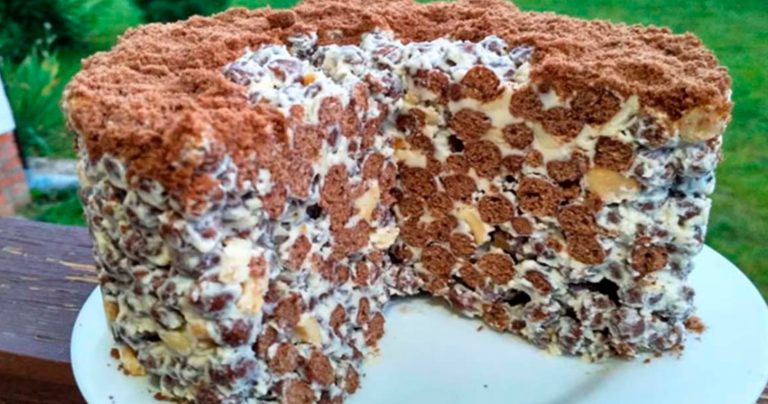 Этот торт придумал гений. Попробовала в гостях, буду готовить на свой день рожденья!