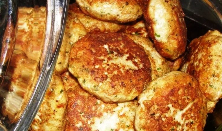 Что не нужно добавлять в котлеты: 4 ингредиента в которых нет смысла. С ними они никогда не станут сочными и пышными!