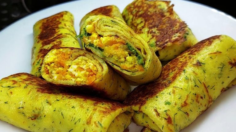 Нежные блины с бюджетной начинкой. Для рецепта беру картофель, яйца и немного молока!