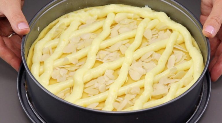 Раньше пирог «Чародейка» брали вместо торта, когда ходили в гости: простой рецепт!