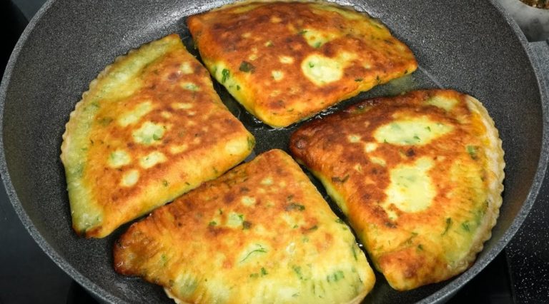 Аппетитный и сытный завтрак: картофельные лепешки. Простой и быстрый рецепт без дрожжей!