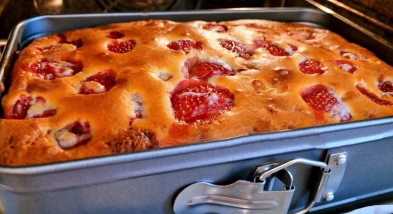 Рецепт теста без дрожжей: лучше не видела. Пирог с клубникой и яблоками!